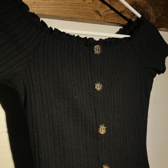 Off the Shoulders Top - Picture 1 of 2